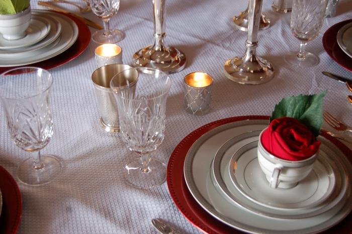 Руже из салвета: украшавамо сластен сто и ентеријер у романтичном стилу