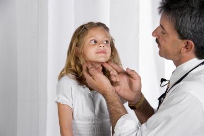 Да ли су увећани лимфни чворови у врату детета? Нема самотретања!